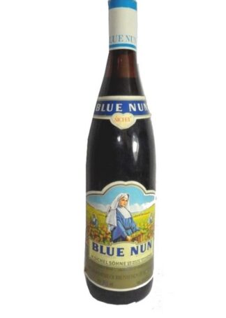 Botella de vino retro. Blue Nun, / Muy Rara 1986