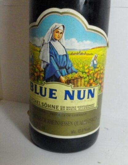 Botella de vino retro. Blue Nun, / Muy Rara 1986 - Image 7
