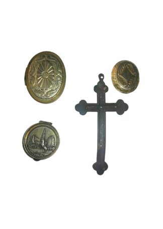 Cruz De La Epoca Colonial Y Otros Articulos Antiguos