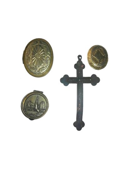Cruz De La Epoca Colonial Y Otros Articulos Antiguos