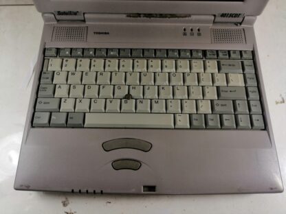 Laptop Retro Toshiba Satélite No Funciona - Image 7